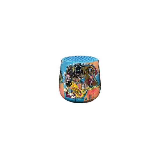 This MINO+ portable speaker showcases Jean-Michel Basquiat’s Untitled (Skull), translating chaotic energy into an expressive and functional tech accessory.