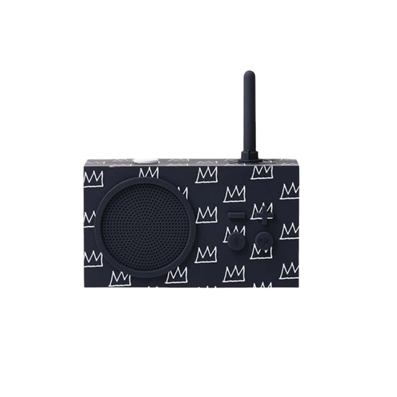 Lexon TYKHO 3 in black, crowned with Jean-Michel Basquiat’s signature motif. This speaker reflects Basquiat’s iconic message of royalty and artistic sovereignty.