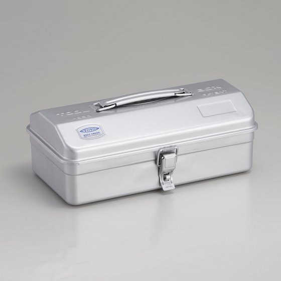 Toyo Steel Camber Top Y-280 Silver. Glossy silver steel container with a camber-top cover and round handle, designed for durability and functionality. 1.1kg.